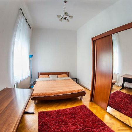 Inner City Apartment Debrecen Bagian luar foto