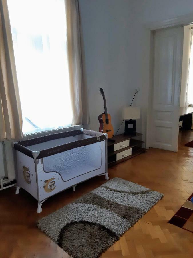 Inner City Apartment Debrecen Bagian luar foto