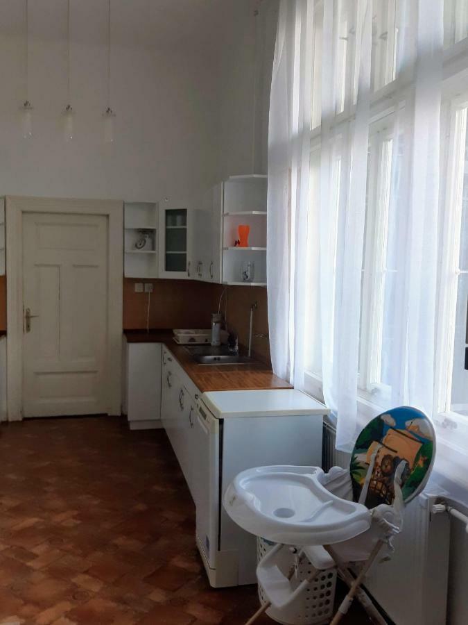 Inner City Apartment Debrecen Bagian luar foto