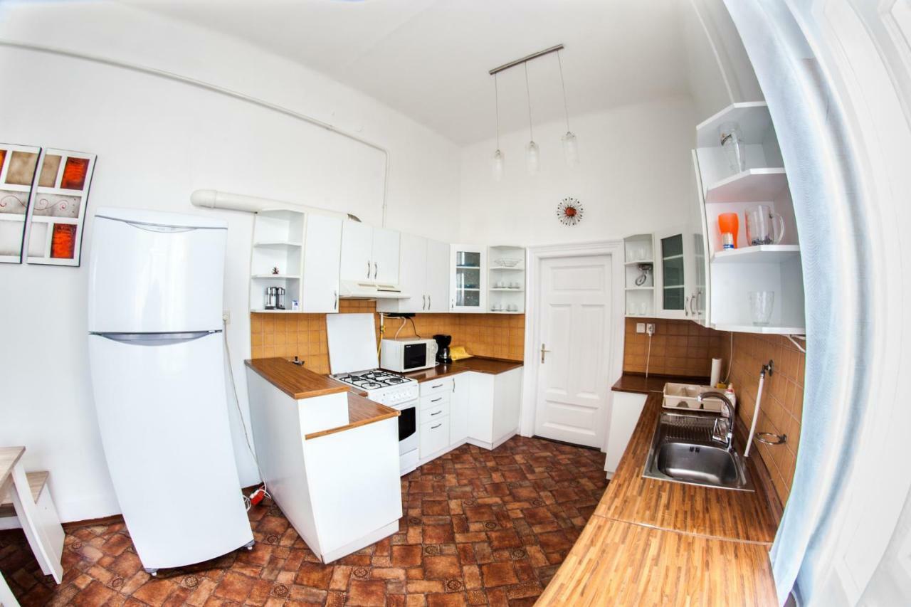Inner City Apartment Debrecen Bagian luar foto
