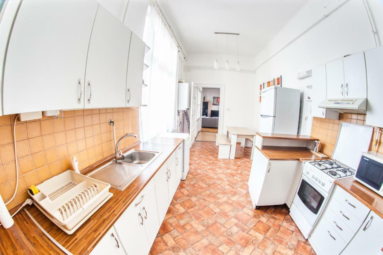 Inner City Apartment Debrecen Bagian luar foto