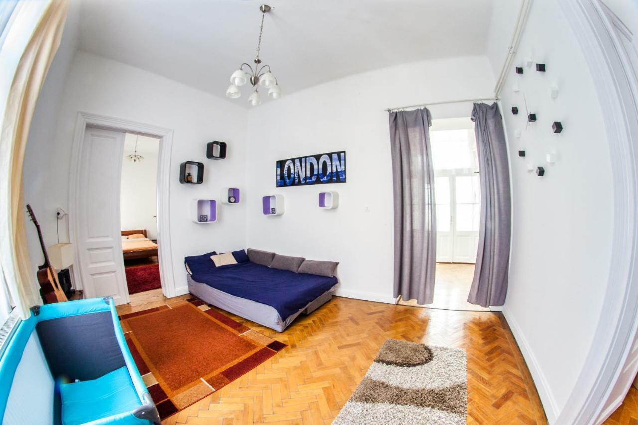 Inner City Apartment Debrecen Bagian luar foto