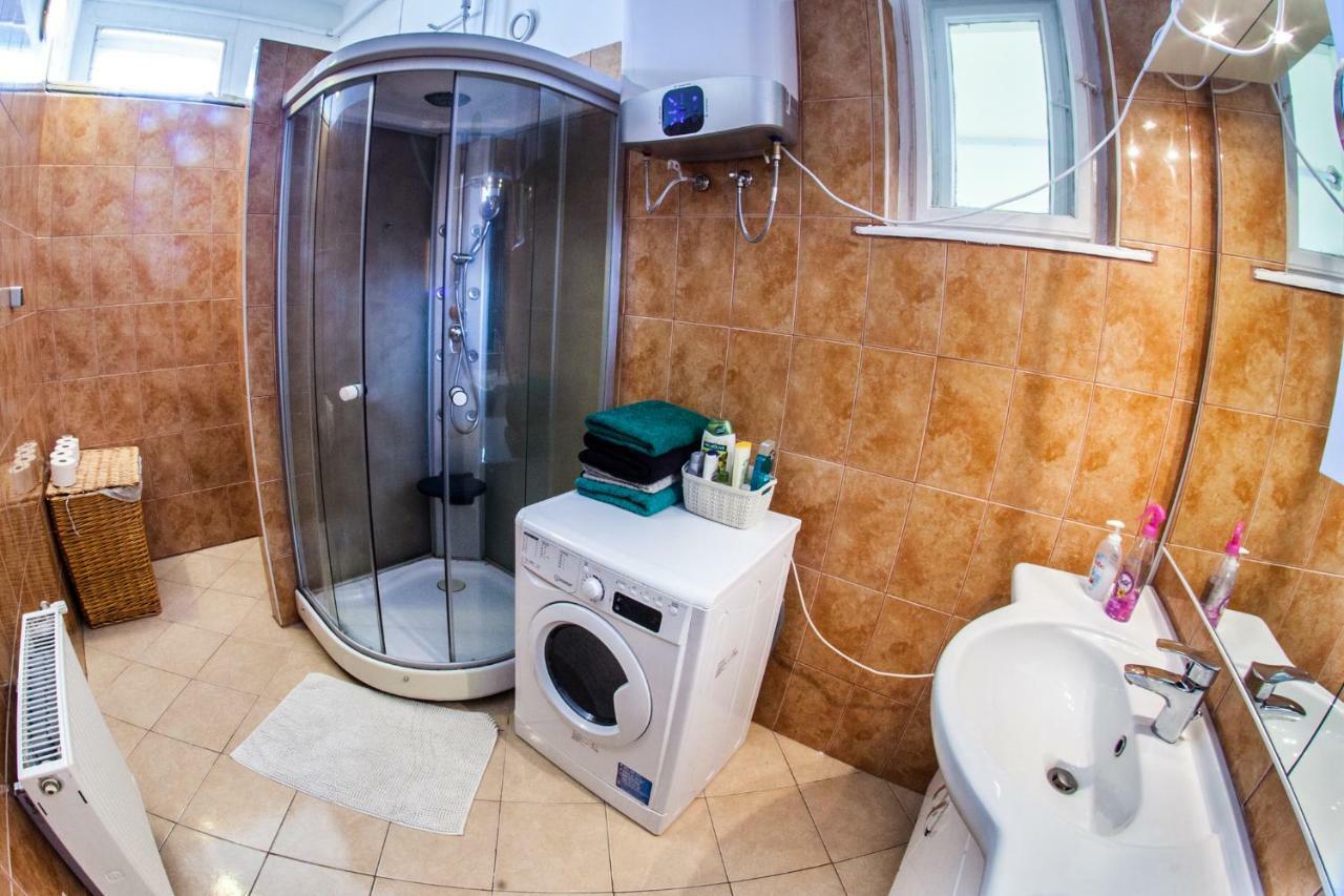 Inner City Apartment Debrecen Bagian luar foto